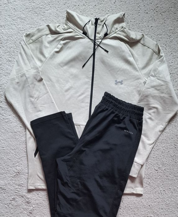 Спортен екип Under Armour – мъжки комплект  анцунг суитчър 

Продавам