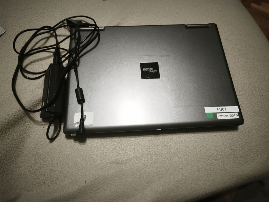 продавам лаптоп fujitsu siemens за работа