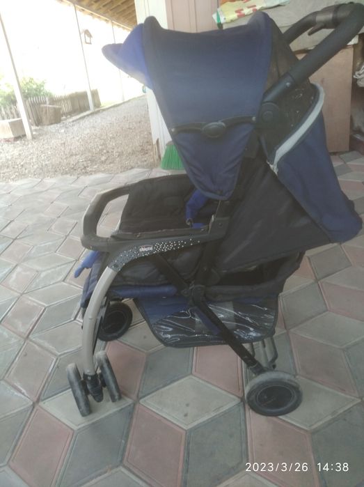 Продам коляску Чикко