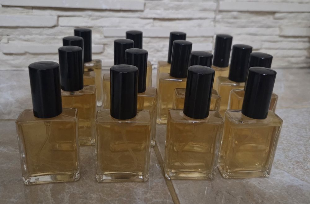Vând parfum de Lavandă