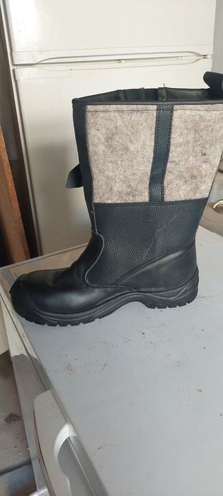 Продается рабочие спец сапоги