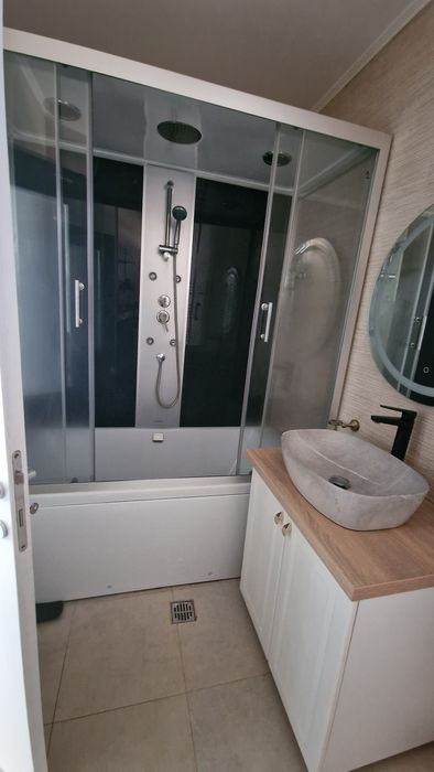 Casa cu 4 camere , zona linistita