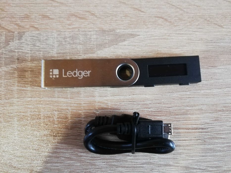 Ledger Nano S крипто портфейл