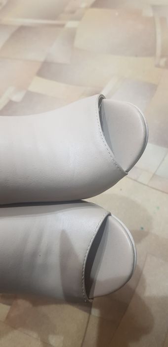 Продам босоножки