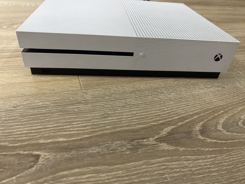 Продам срочно  xbox one