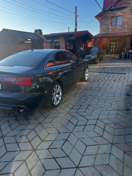 Vand Audi A6 automat,culoare albastra,interior gri cu piele alcantara.