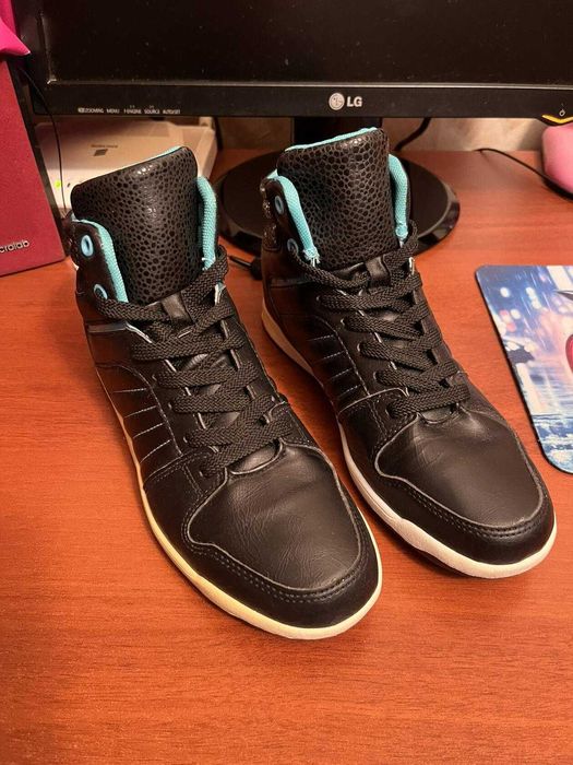 Продаю кеды женские