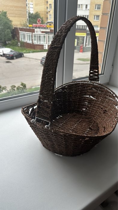 Продам корзину плетеную