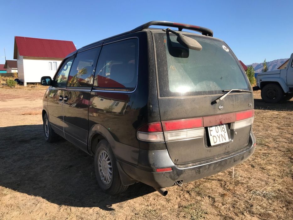 Автомобиль nissan largo