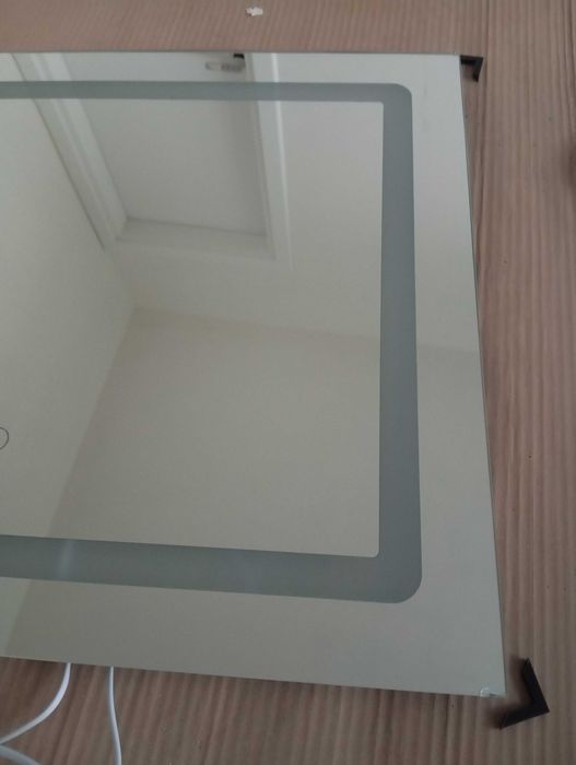 Огледало Makena 300.Размер 80/60 с функция лед осветление,часовник...