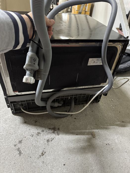 Vând mașină de spălat vase Klarstein, model compact, ideală pentru apartament sau spații mici.