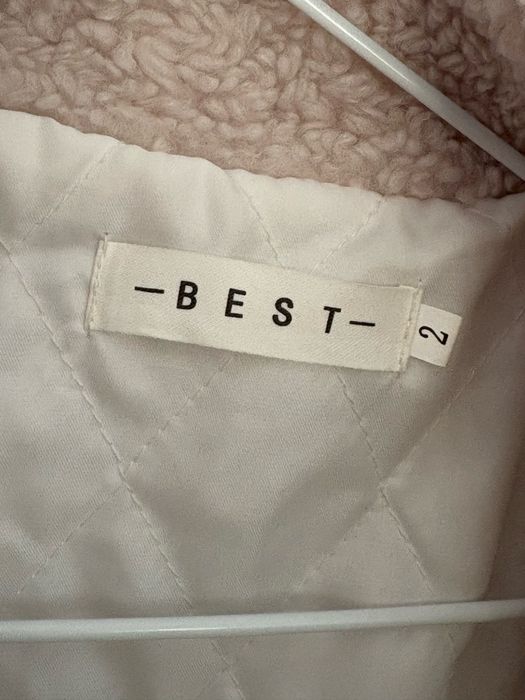 Продам курточку белую на весну