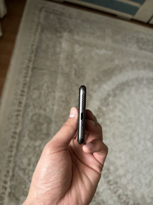 iPhone 8 (Айфон) в хорошем состояний