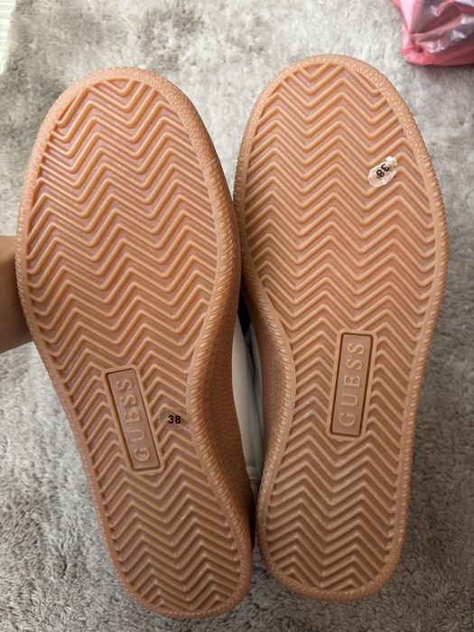 Сникърси Guess Oleeza