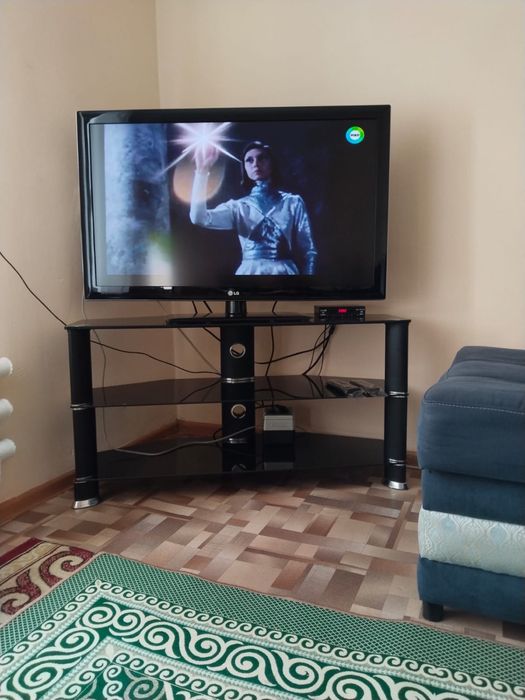 Телевизор с подставкой