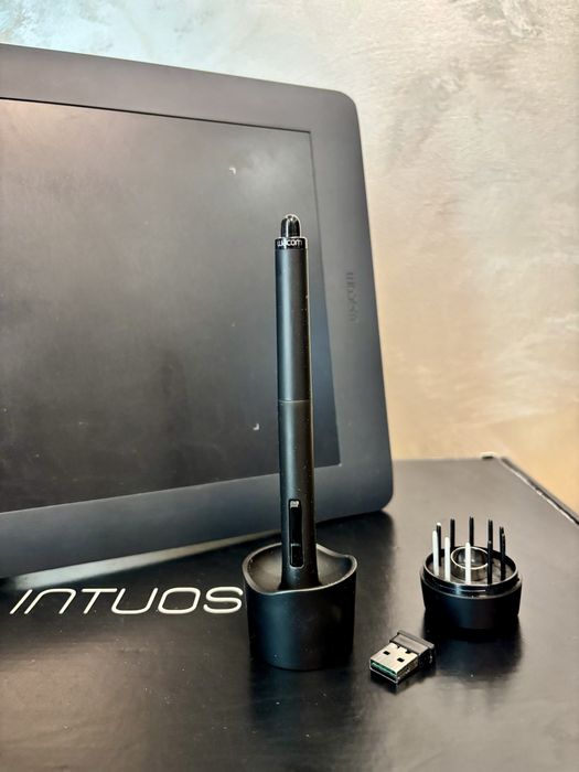 Wacom Intuos Pro Medium – графичен таблет (без дисплей)