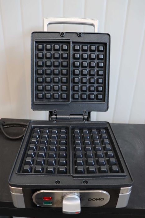 Гофретник Domo DO9047W/N 1400 вата с дефект