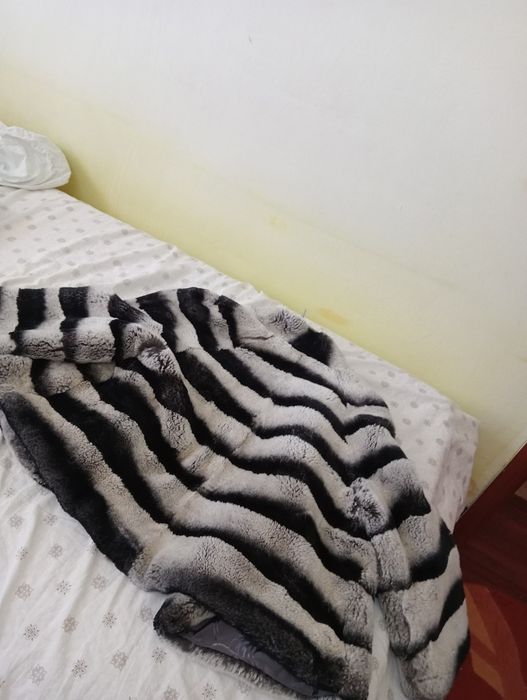 Vând haine blană naturală.