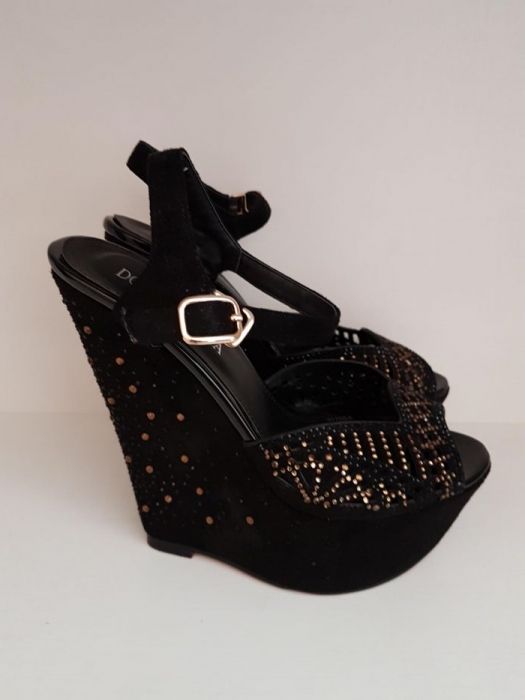 Босоножки вечернии.