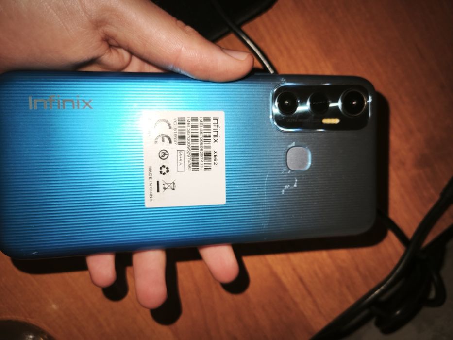 Продам телефон infinix hot 11