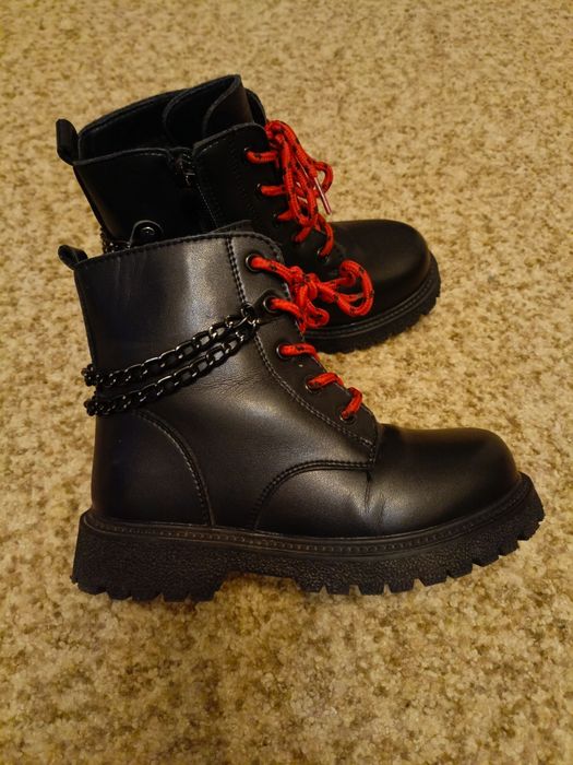 Продам ботинки на девочку осень-весна