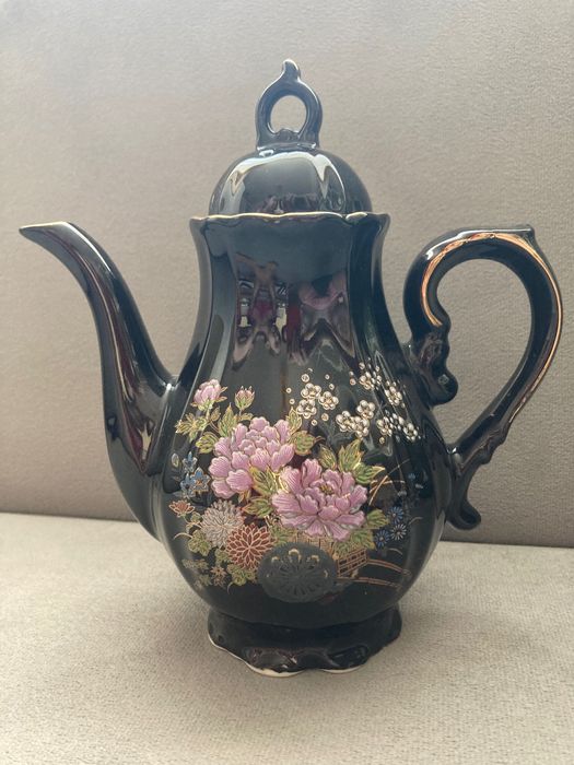 Японски костен порцелан