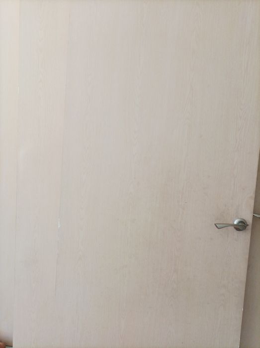 Есік 1еуі 9мың 6 есік бар