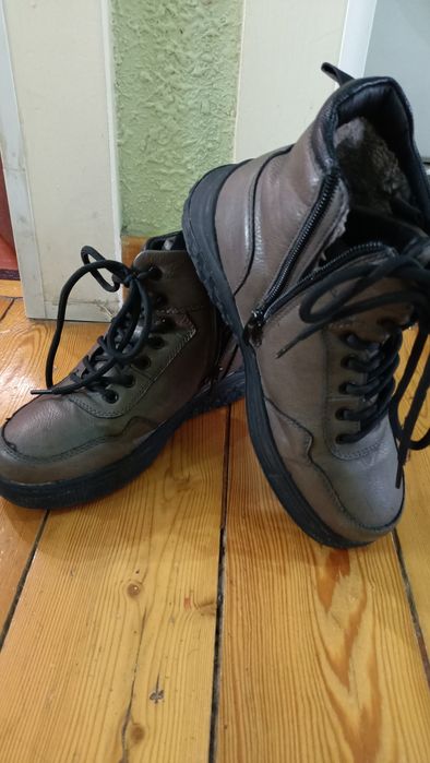 Продам б/у но качественные ботинки.