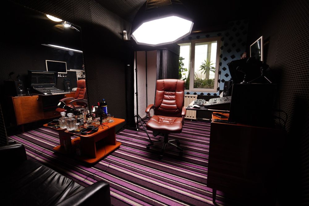 Închiriere studio LIVE TikTok – spațiu profesional, sunet PRO 35 ron