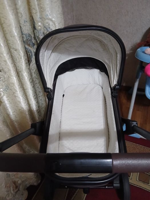 Продам коляску для малыша