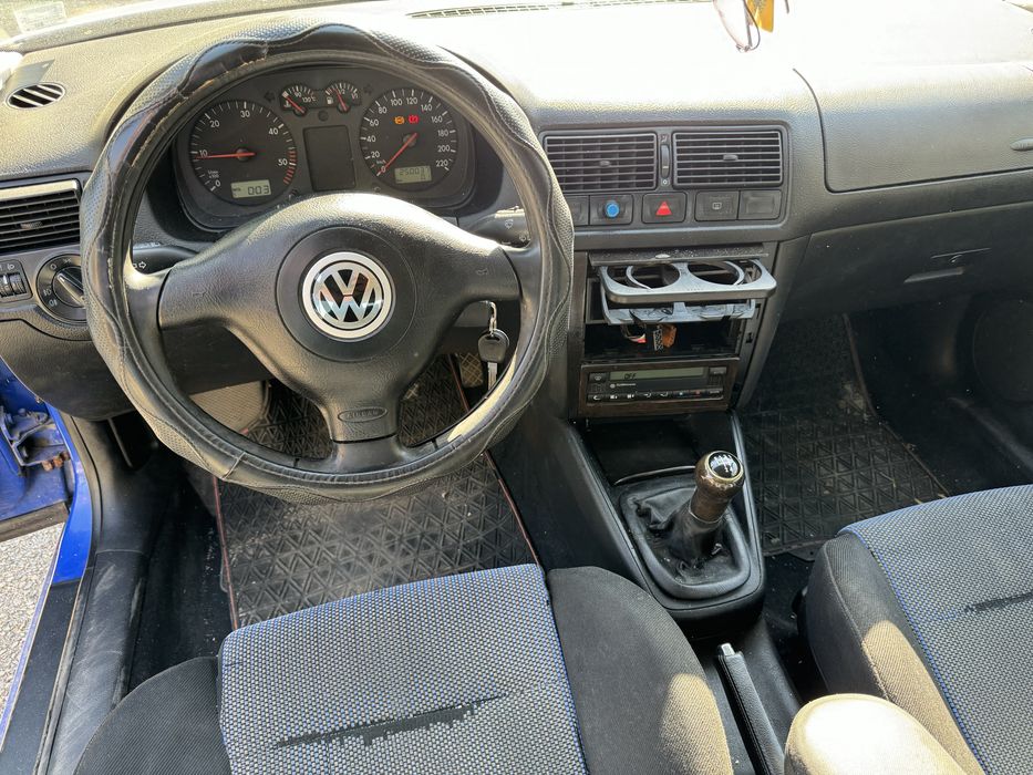 Продавам голф 4 1.9 110кс на части