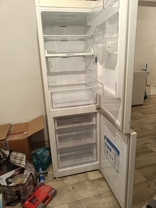 Холодильник Samsung
