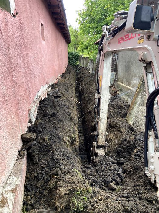 Închiriez mini excavator