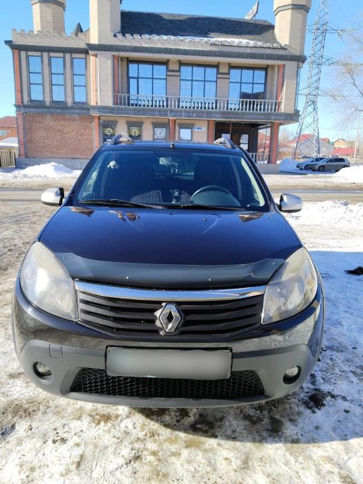 Продам автомобиль Рено Сандеро