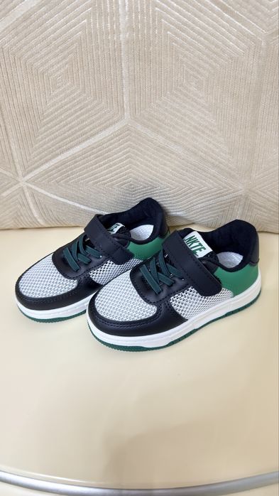 Новые детскте кроссовки