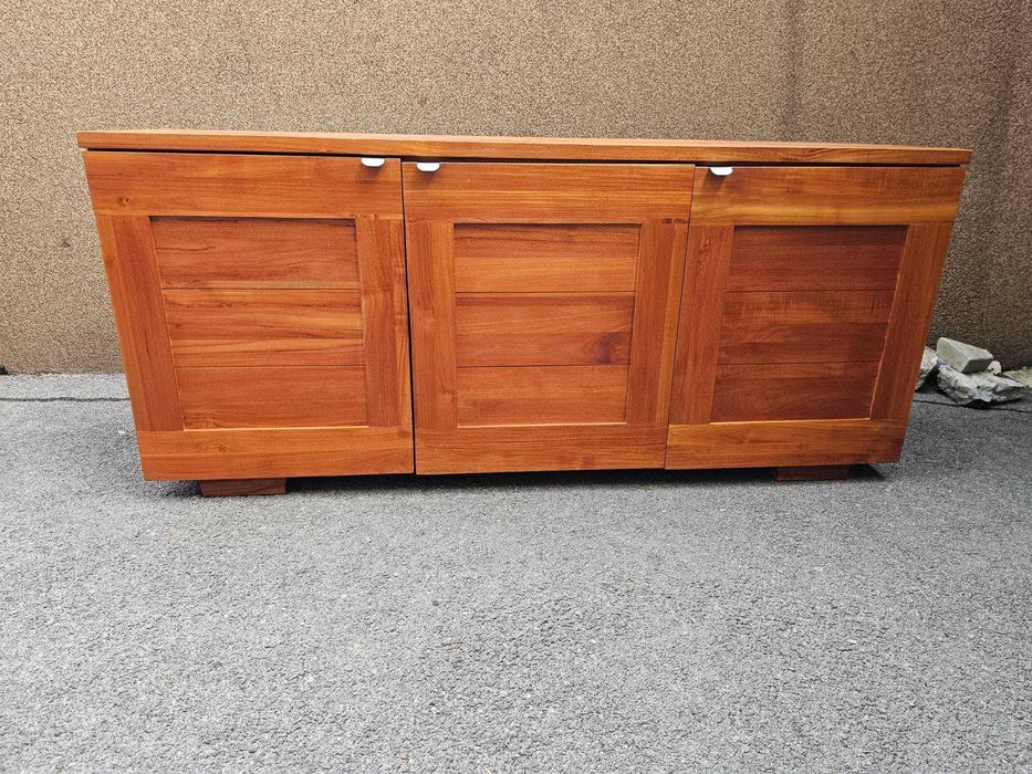 Контрабюфет в стил Рустик изработен изцяло от масив