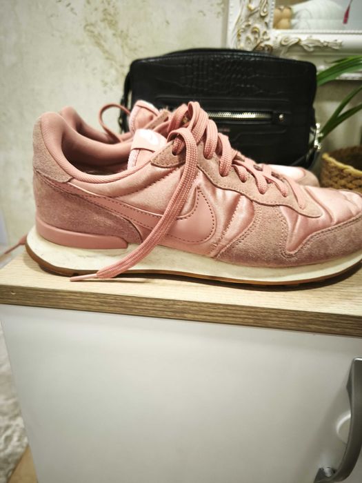 Дамски маратонки NIKE