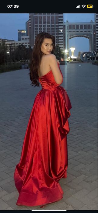 новое платье , брала за 290К