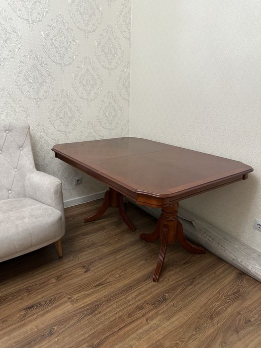 Продам стол Малайзия