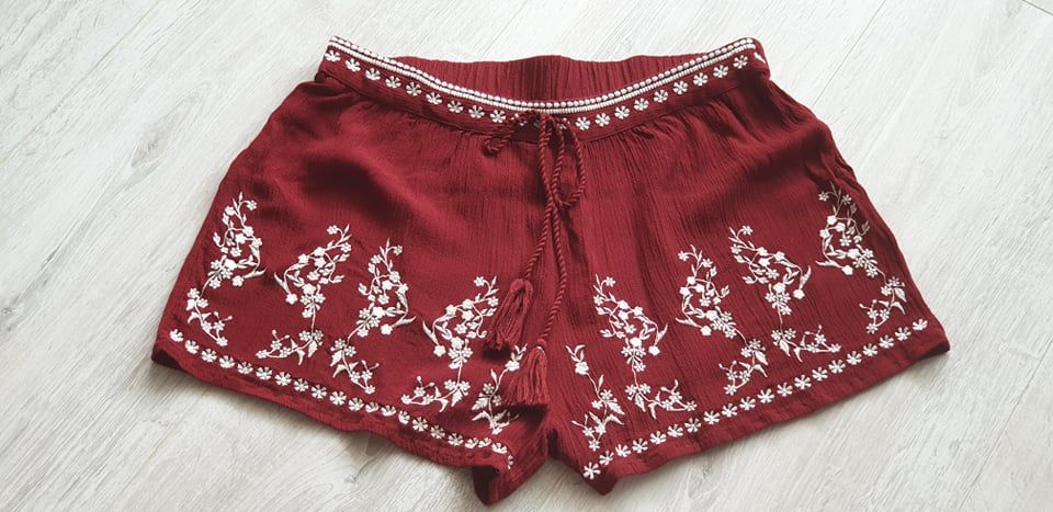 PRIMARK Къси панталонки с бродерия