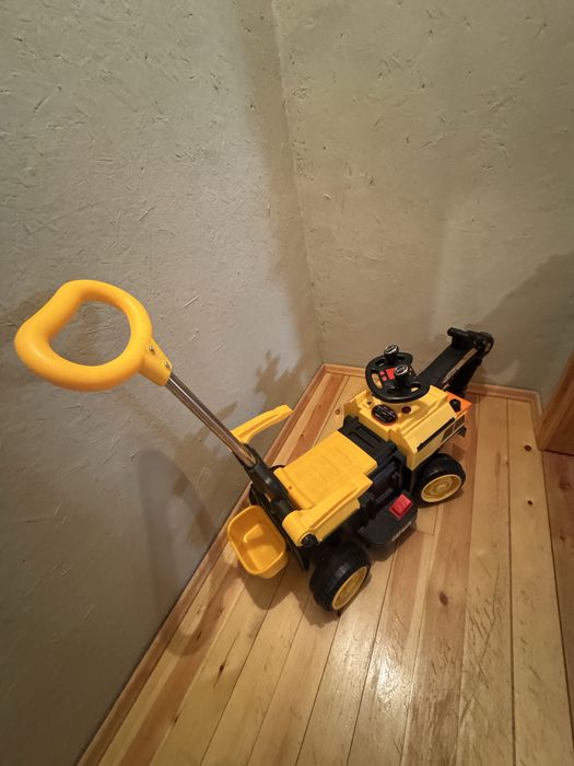 Игрушка машина-экскаватор