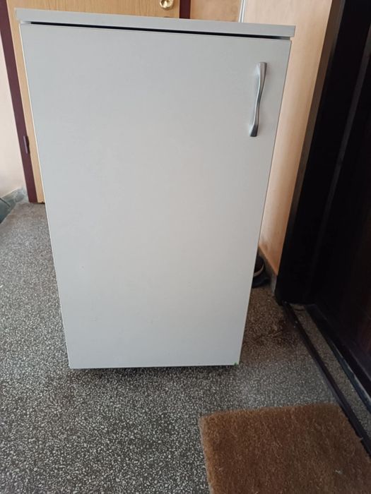 Шкаф с рафтове. Т