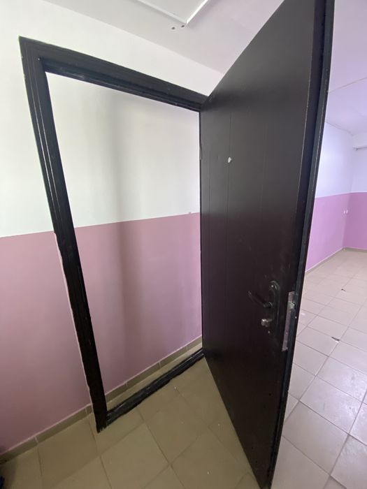 Продам входную дверь