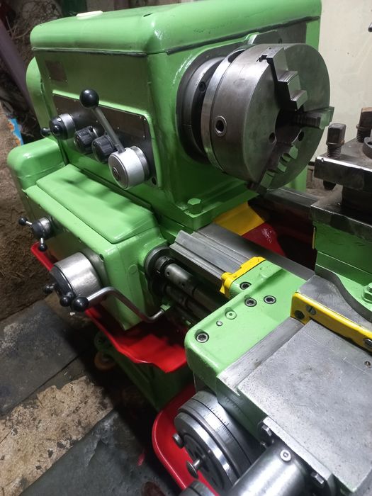 Токарный станок .