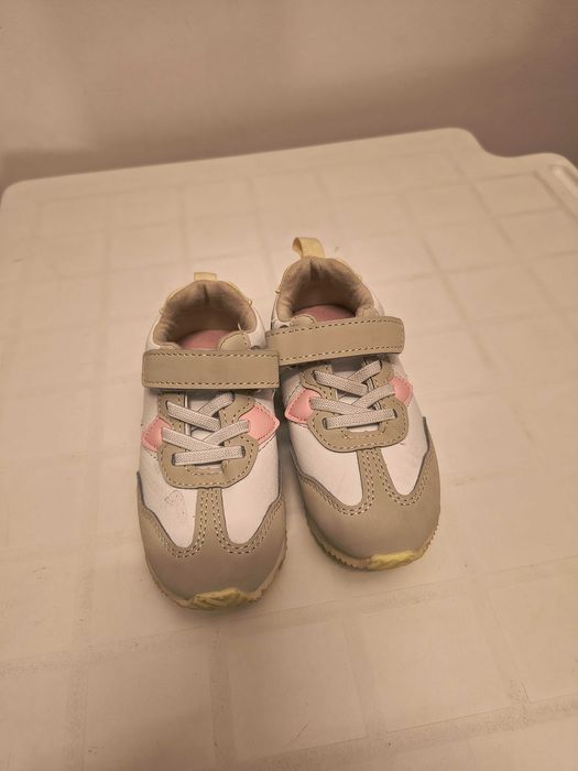 LC Waikiki - adidasi fete, marimea 24