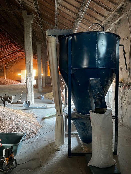 Vând furaj nutritiv pentru animalele tale