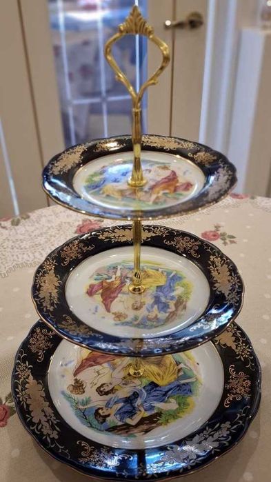 Богемия трехярусная конфетница. б.у