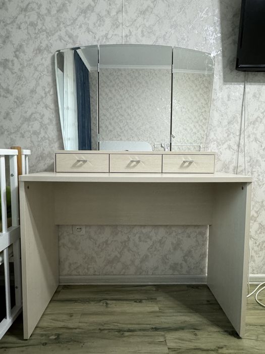 Туалетный стол