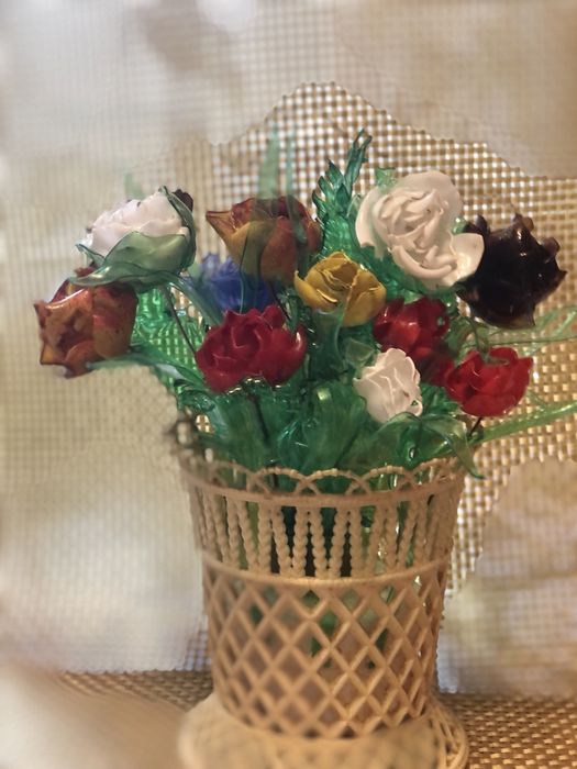 Цветы из пластика.