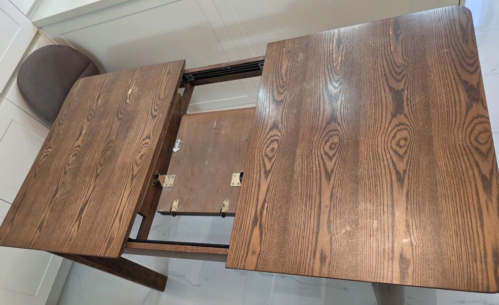 Кухонный стол со стульями